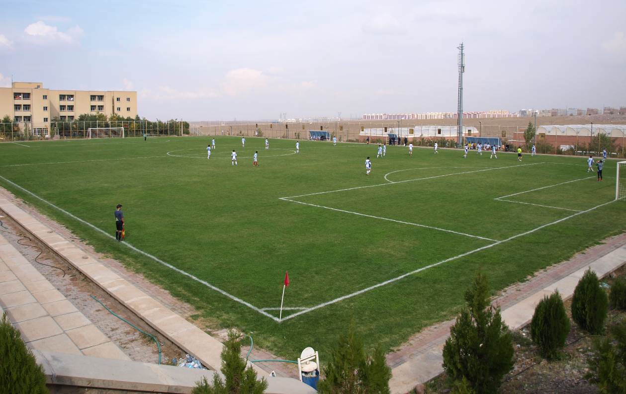 باشگاه زمین چمن طبیعی دانشگاه صنعتی سهند در ستاو